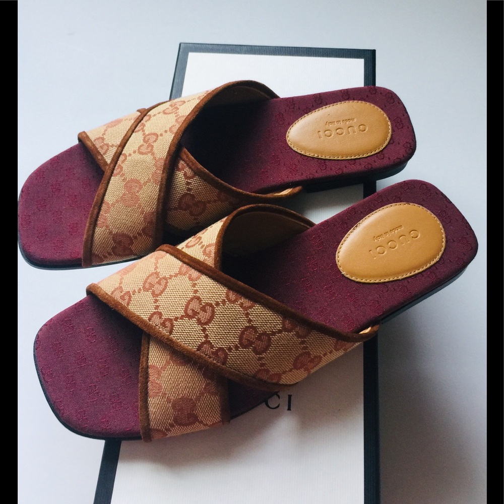 Women’s GG canvas super-softy slide Sand…